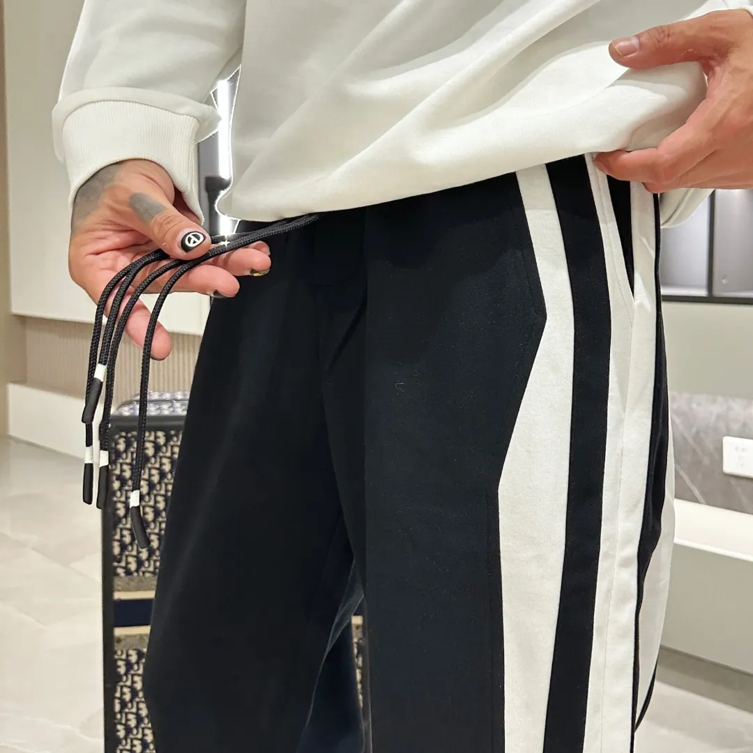 Balenciaga 🆕2026 Autumn and Winter New Arrival Casual Pants! The official website will be released simultaneously. Brand Classic LOGO casual pants, customized fabrics, excellent comfort and strong touch. Highly recognisable, perfect appearance and craftsmanship. Size:M-3XL